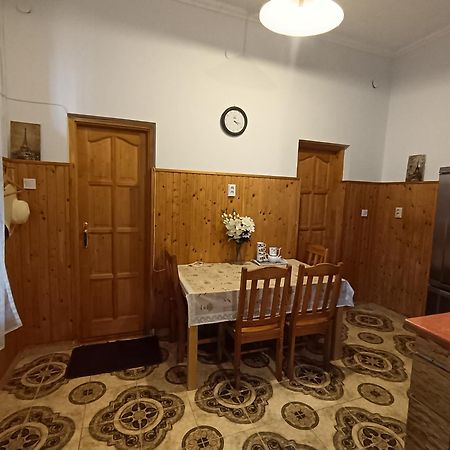 Rom Apartman บูดาเปสต์ ภายนอก รูปภาพ